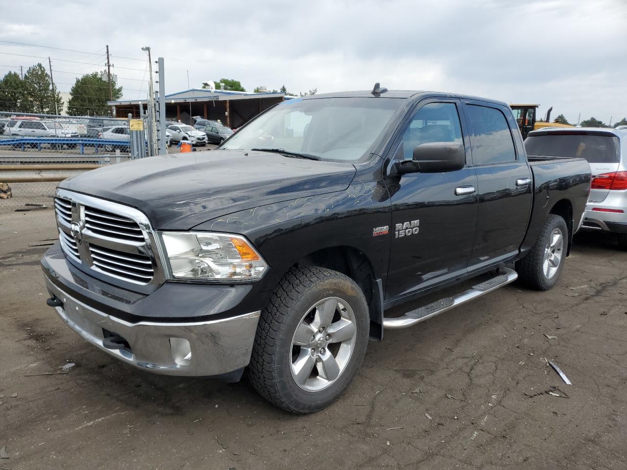 RAM 1500 SLT 2015