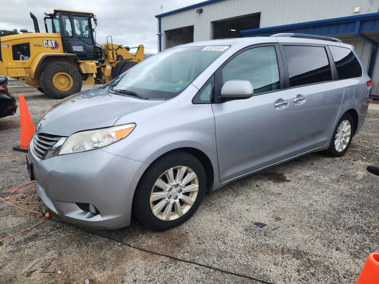 TOYOTA SIENNA XLE 2011