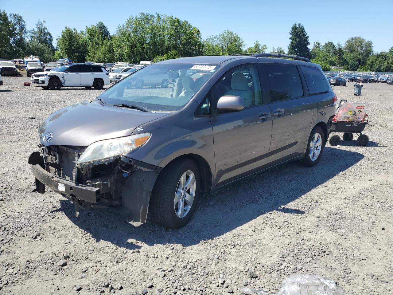 TOYOTA SIENNA LE 2014