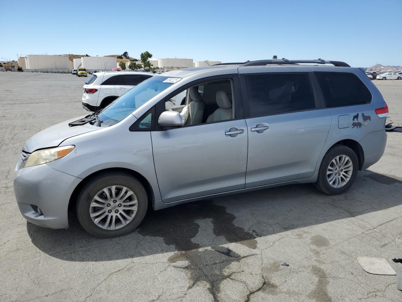 TOYOTA SIENNA XLE 2013