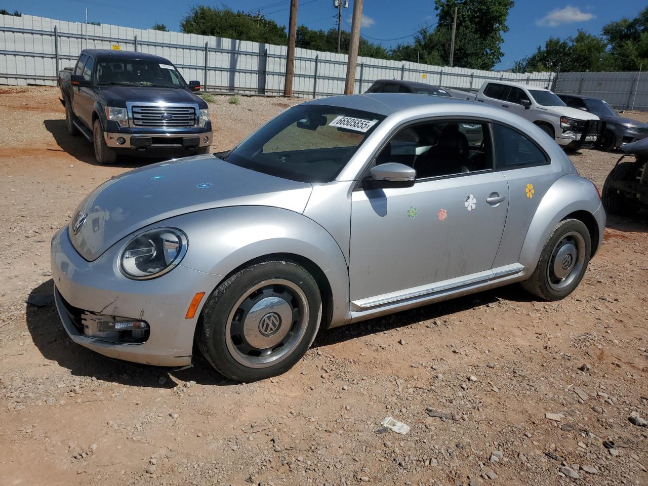 VOLKSWAGEN BEETLE 2012