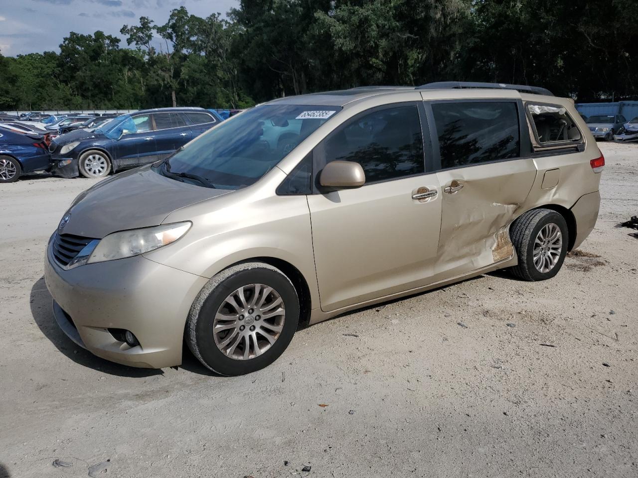 TOYOTA SIENNA XLE 2014