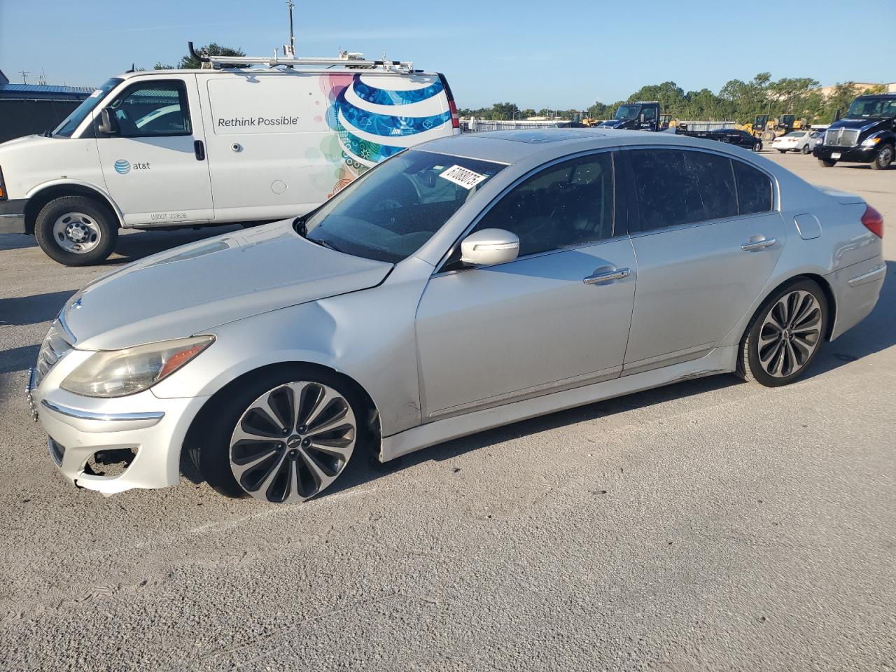 HYUNDAI GENESIS 5. 2012