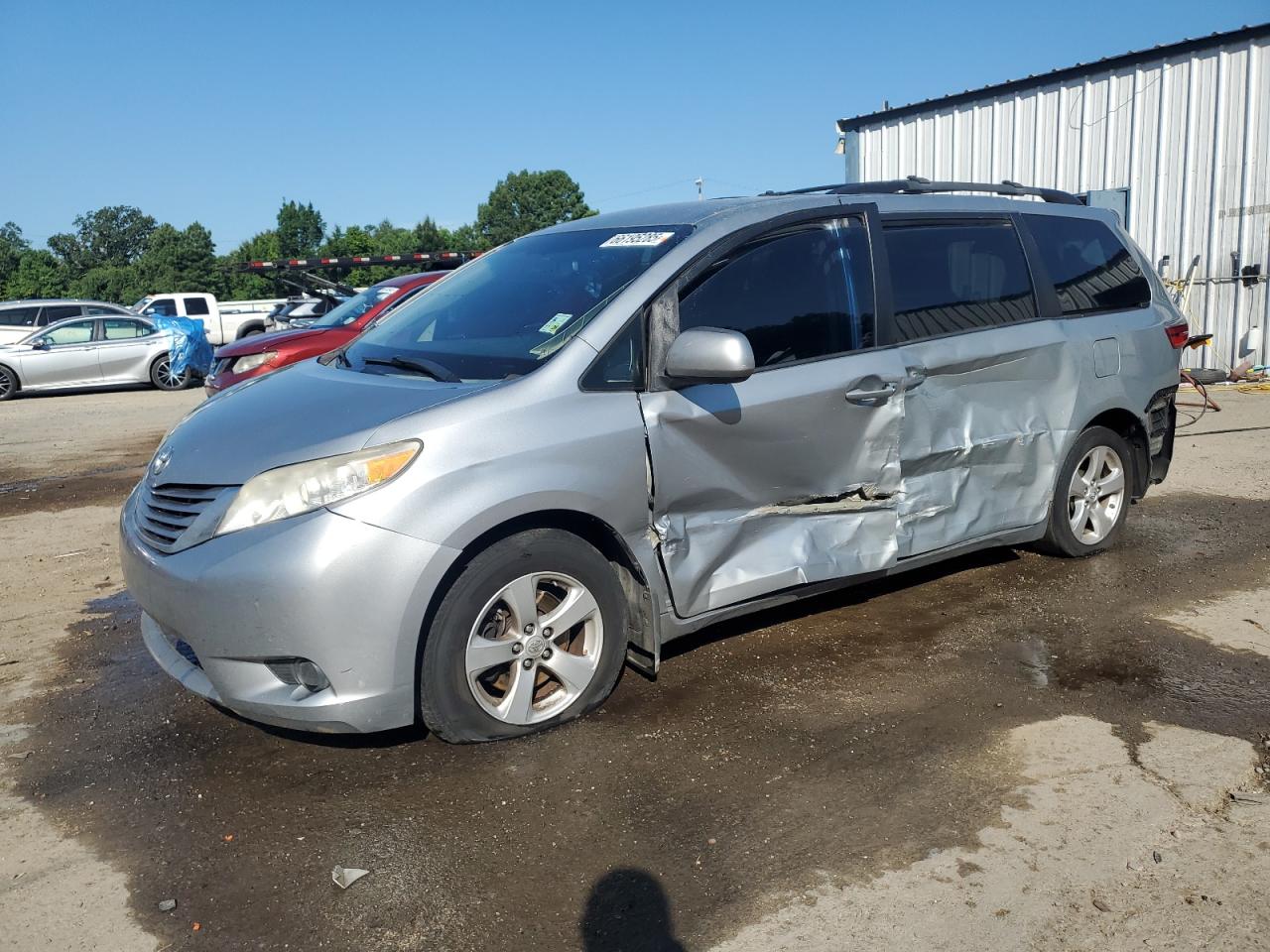 TOYOTA SIENNA LE 2015