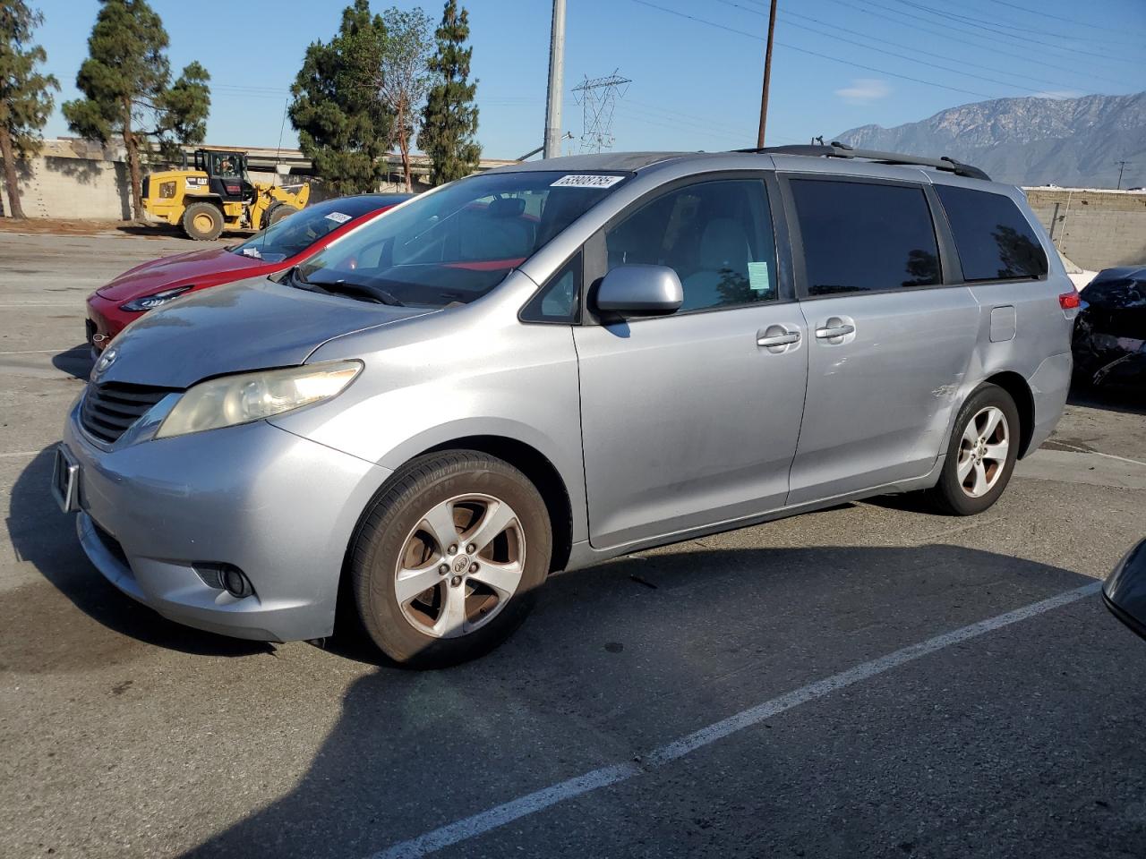 TOYOTA SIENNA LE 2011