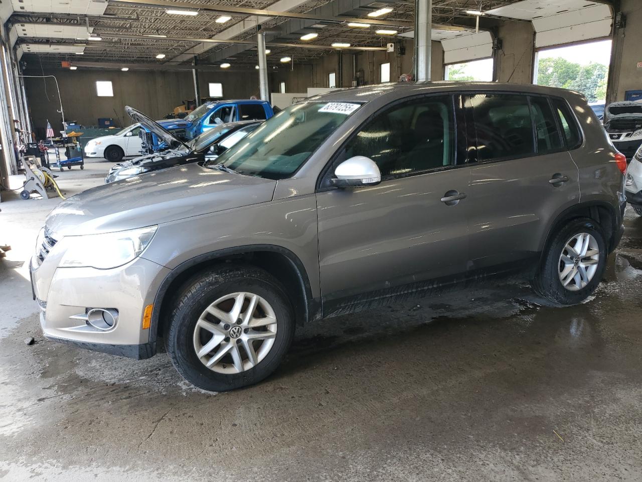 VOLKSWAGEN TIGUAN S 2011