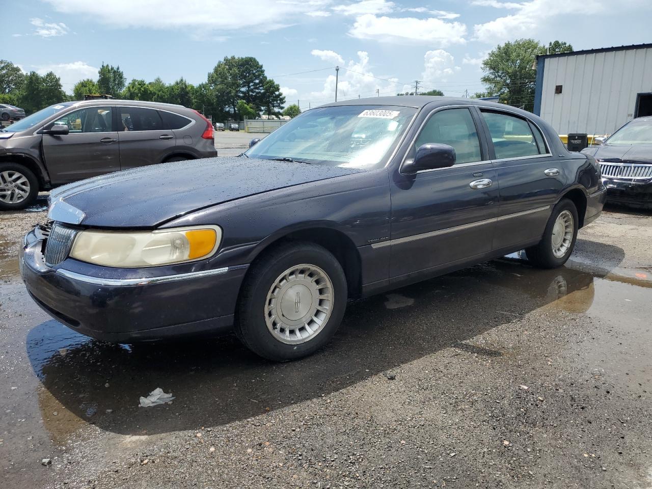 LINCOLN TOWN CAR E 2000