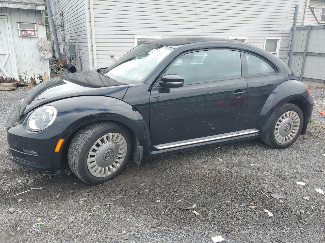 VOLKSWAGEN BEETLE 2013