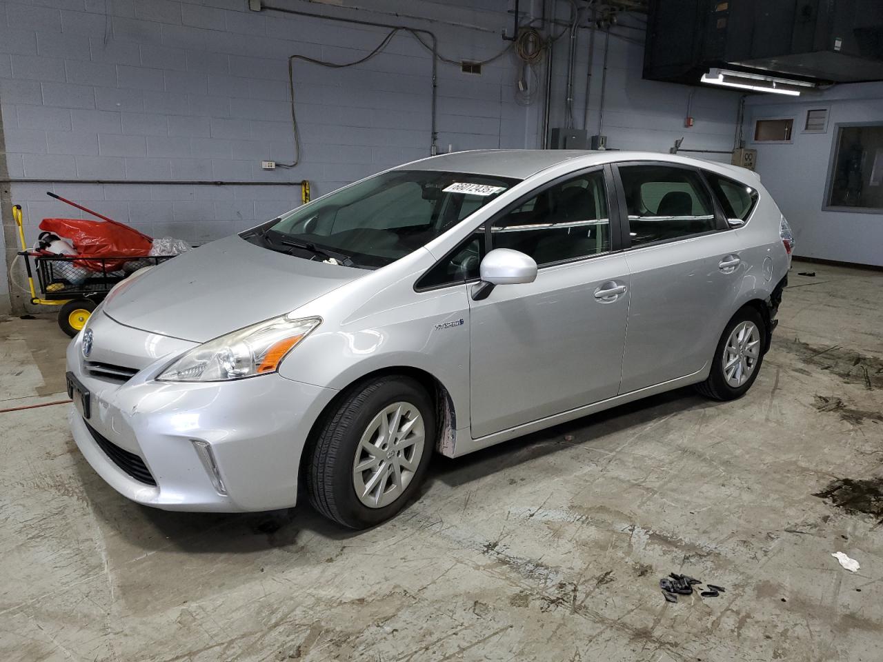 TOYOTA PRIUS V 2012