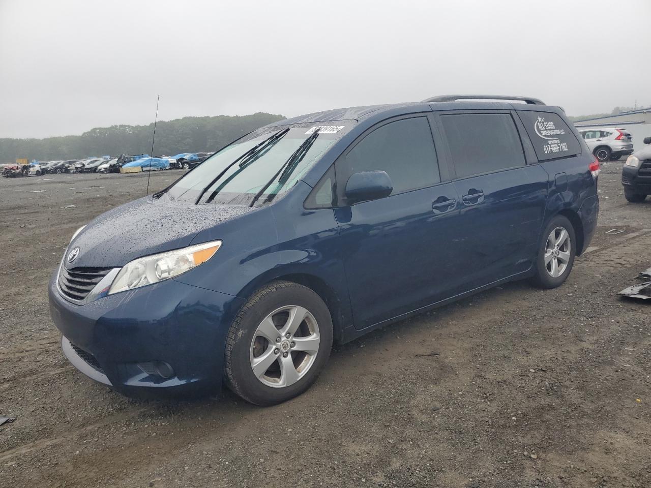 TOYOTA SIENNA LE 2011