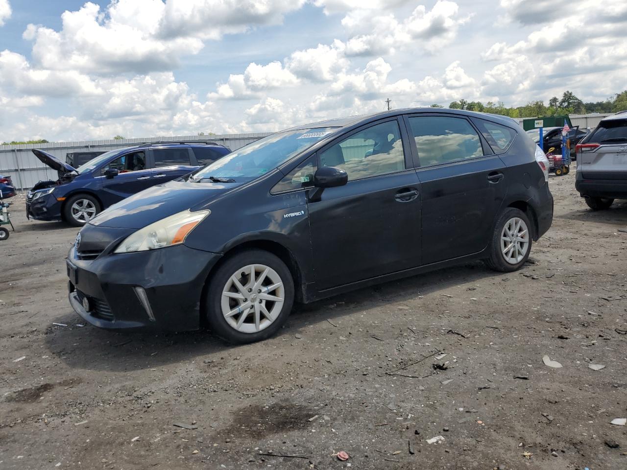 TOYOTA PRIUS V 2014