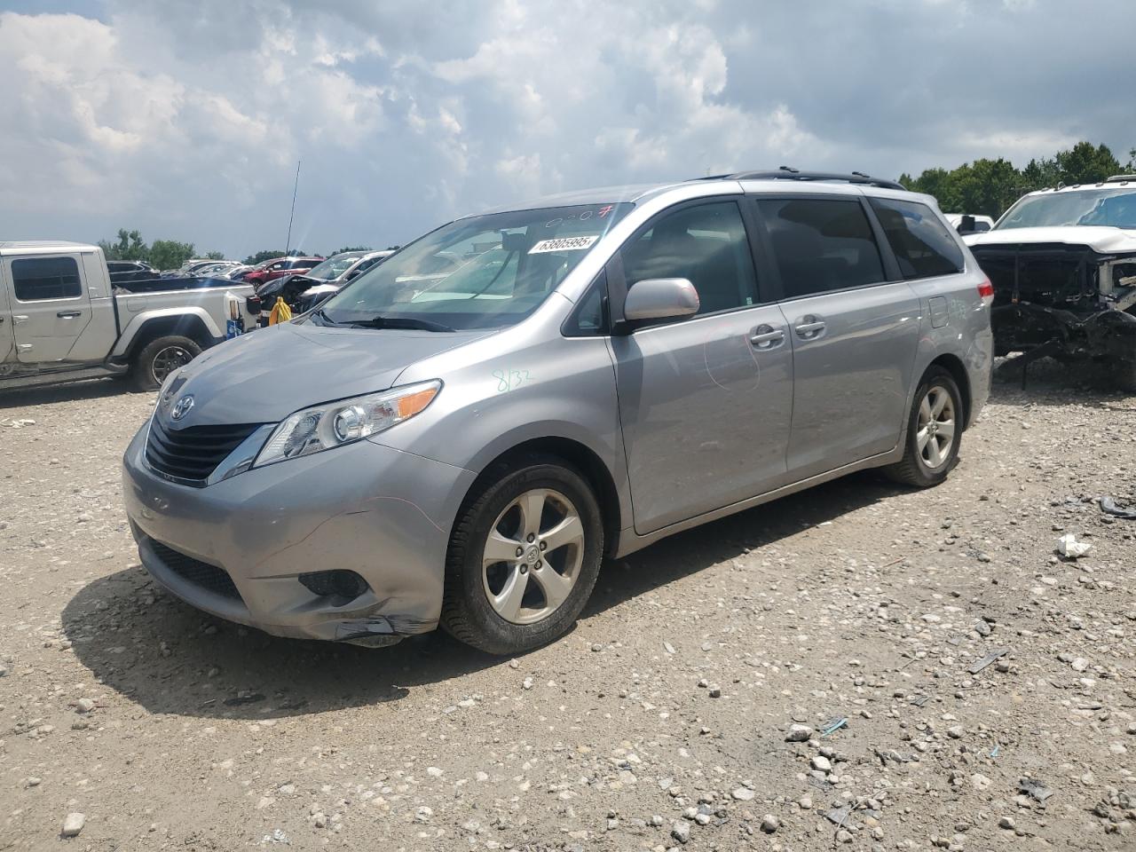 TOYOTA SIENNA LE 2013