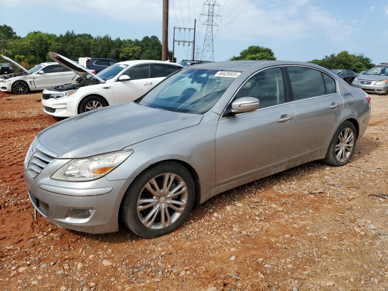 HYUNDAI GENESIS 3. 2011