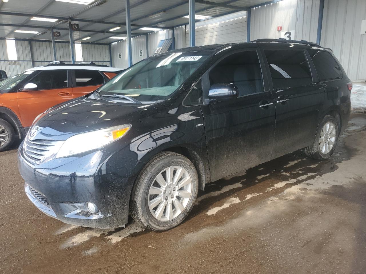 TOYOTA SIENNA XLE 2017