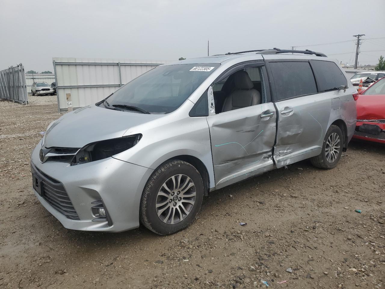 TOYOTA SIENNA XLE 2019