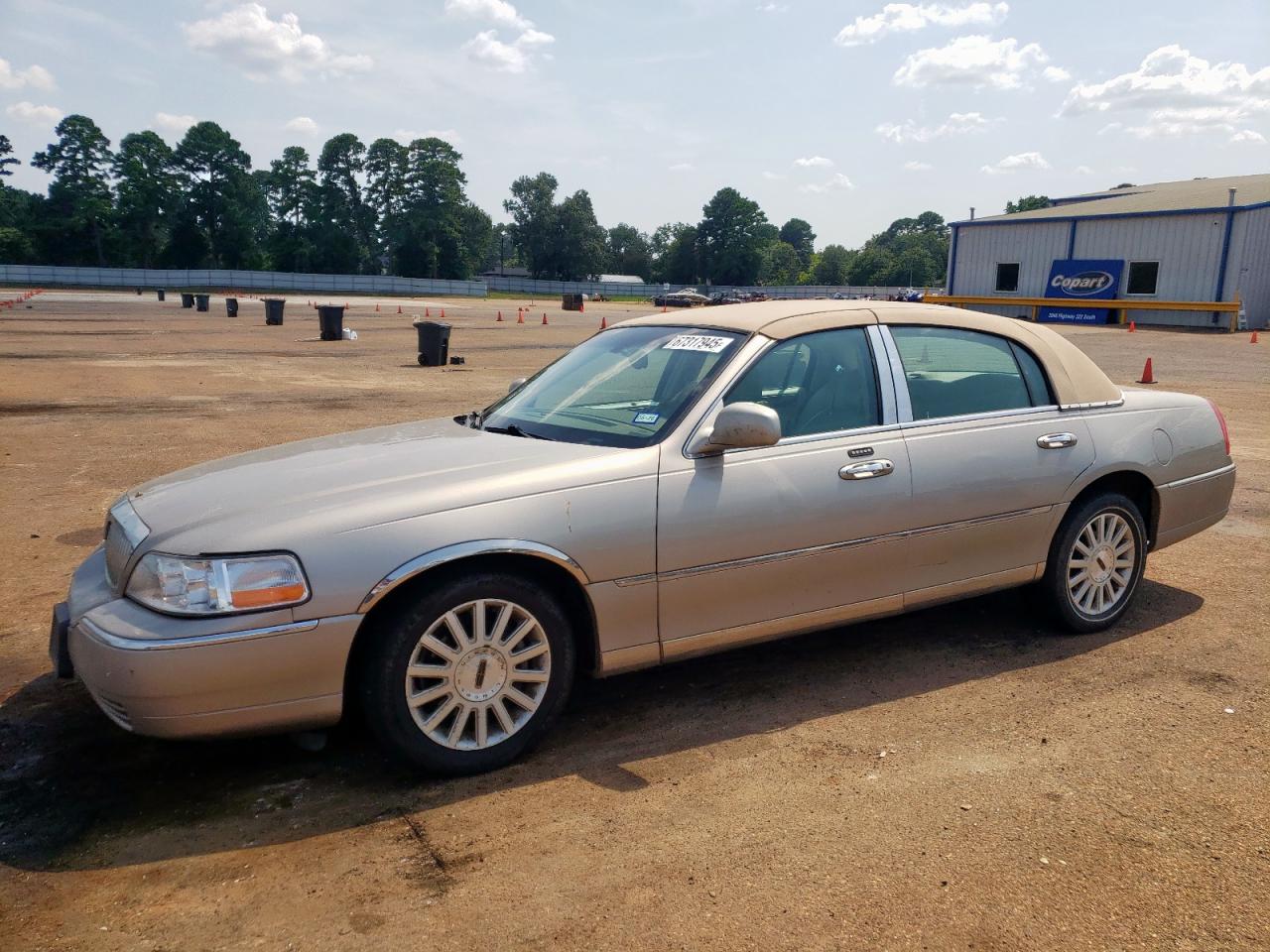 LINCOLN TOWN CAR E 2003