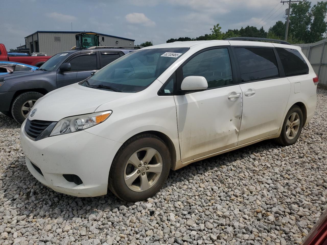 TOYOTA SIENNA LE 2013