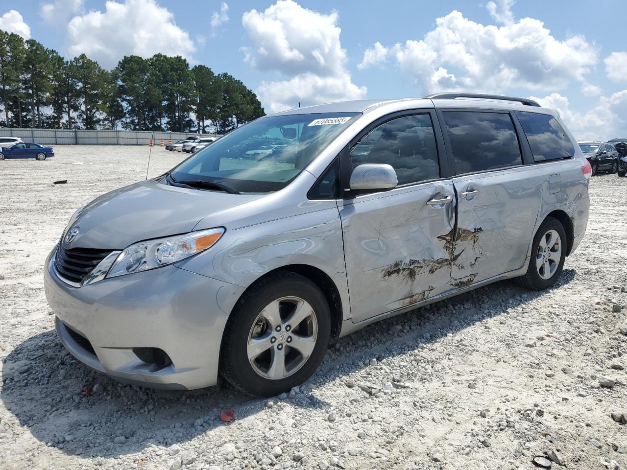 TOYOTA SIENNA LE 2012