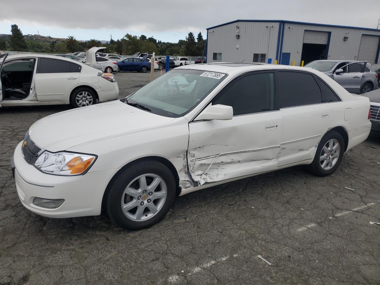 TOYOTA AVALON XL 2000
