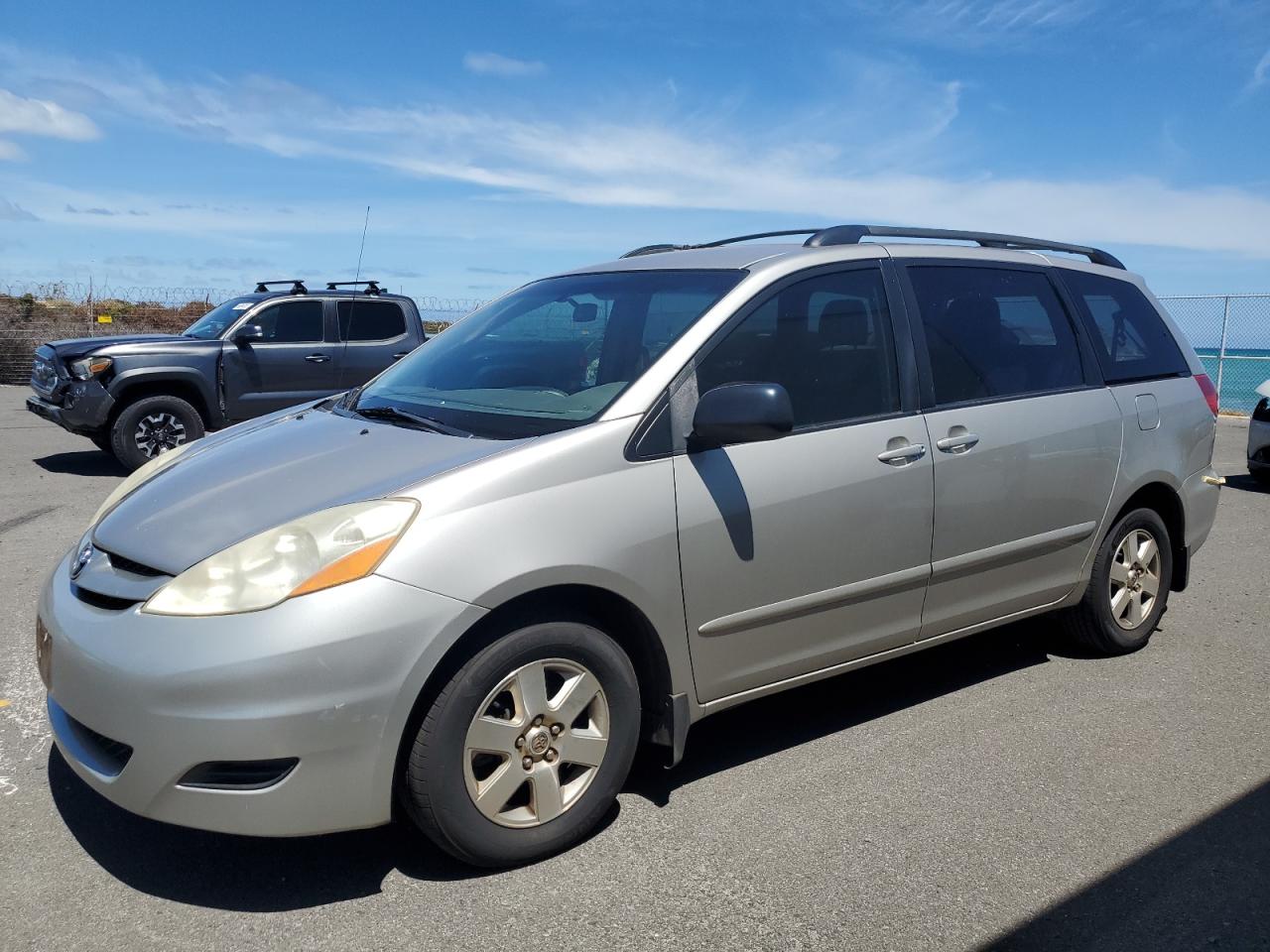 TOYOTA SIENNA CE 2010