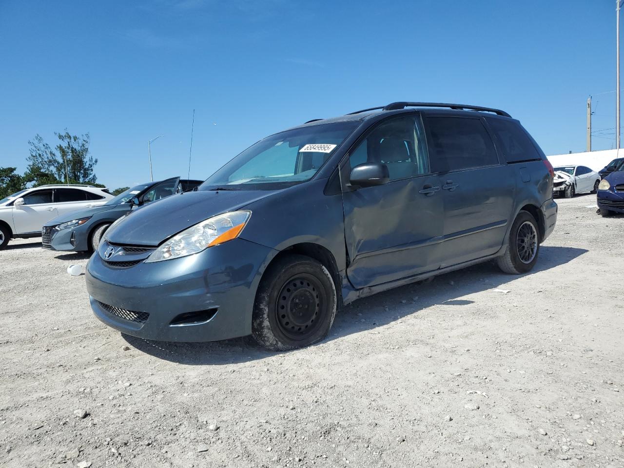 TOYOTA SIENNA CE 2010