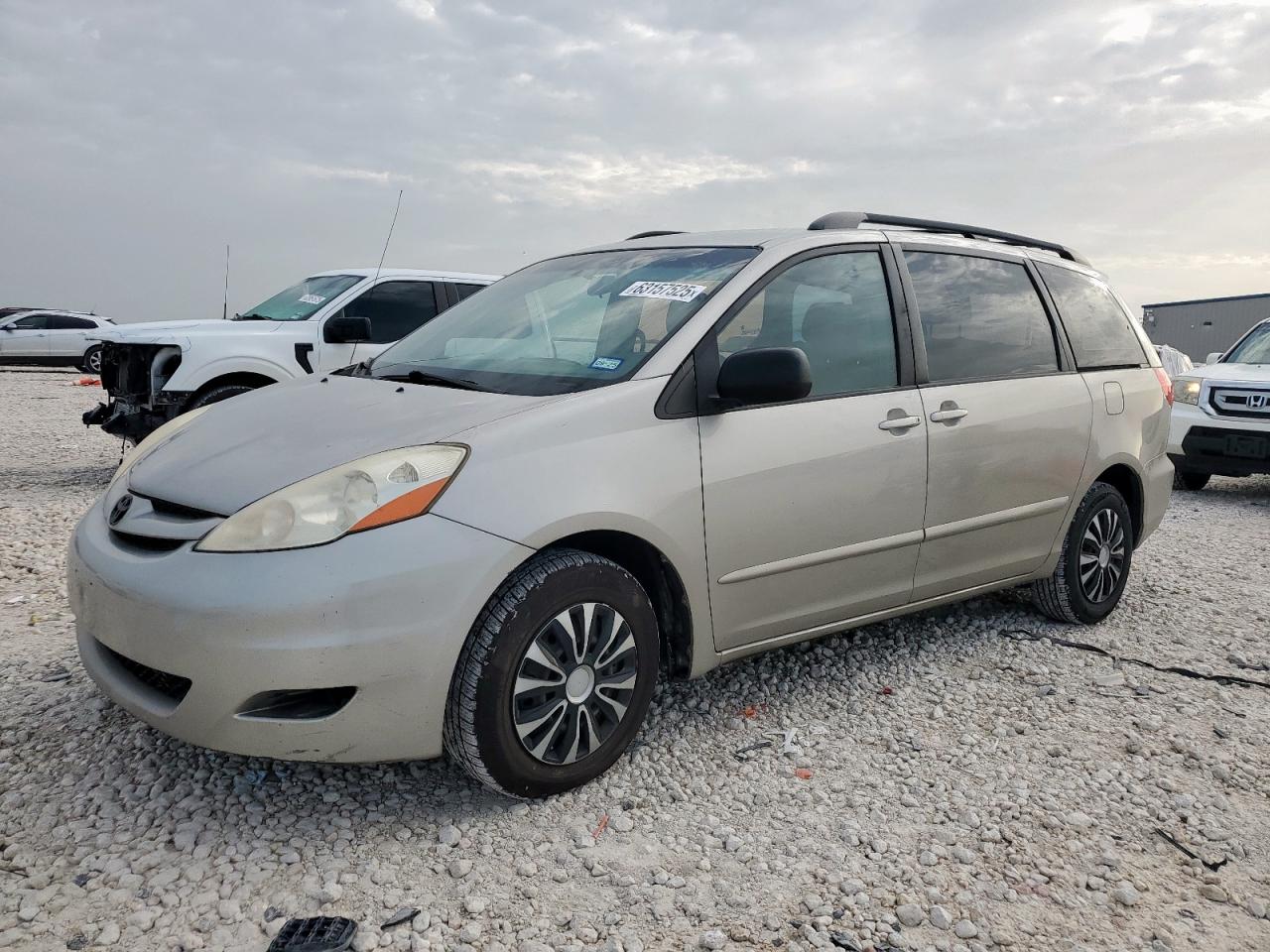 TOYOTA SIENNA CE 2010