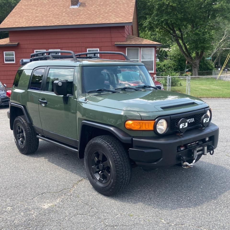 TOYOTA FJ CRUISER 2011