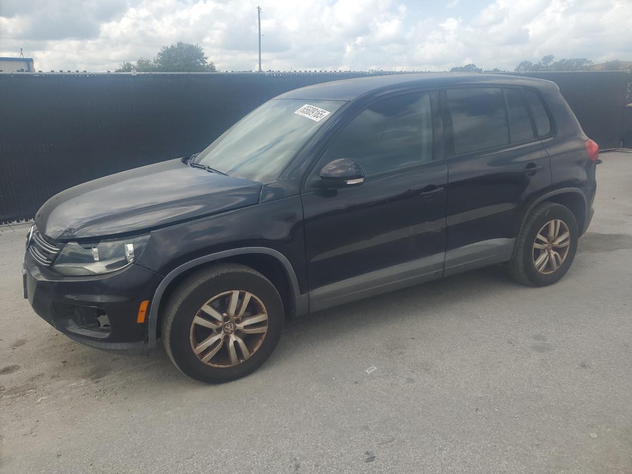 VOLKSWAGEN TIGUAN S 2013