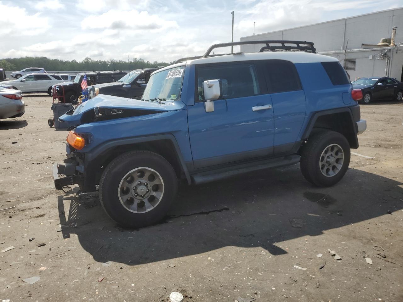 TOYOTA FJ CRUISER 2011