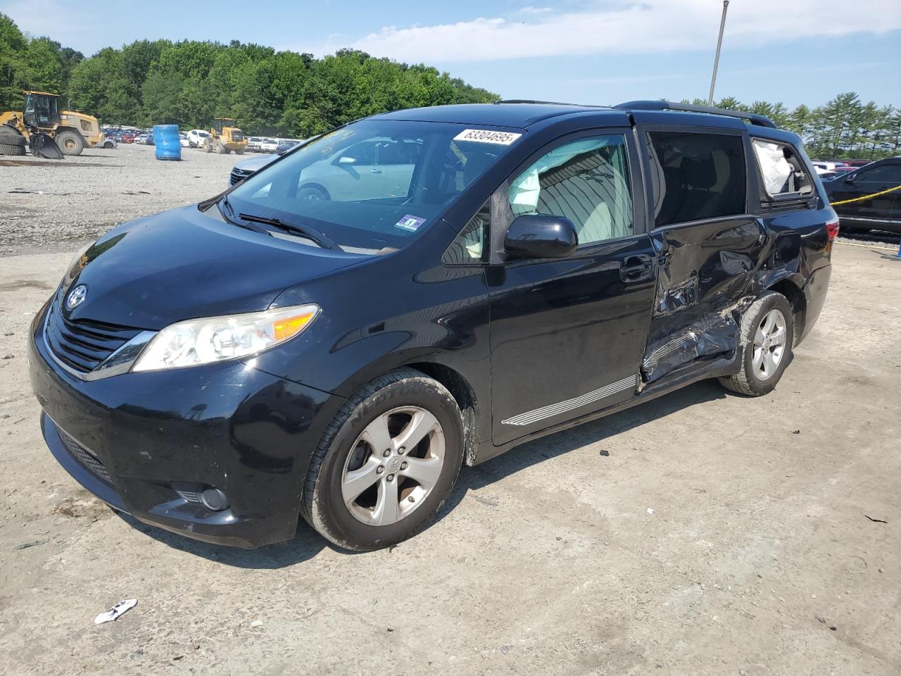 TOYOTA SIENNA LE 2016