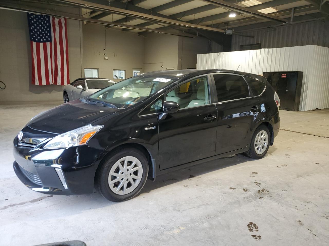 TOYOTA PRIUS V 2012
