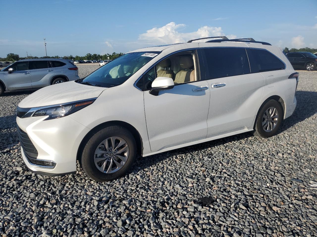 TOYOTA SIENNA XLE 2023