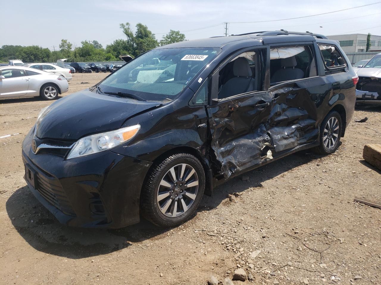 TOYOTA SIENNA LE 2019