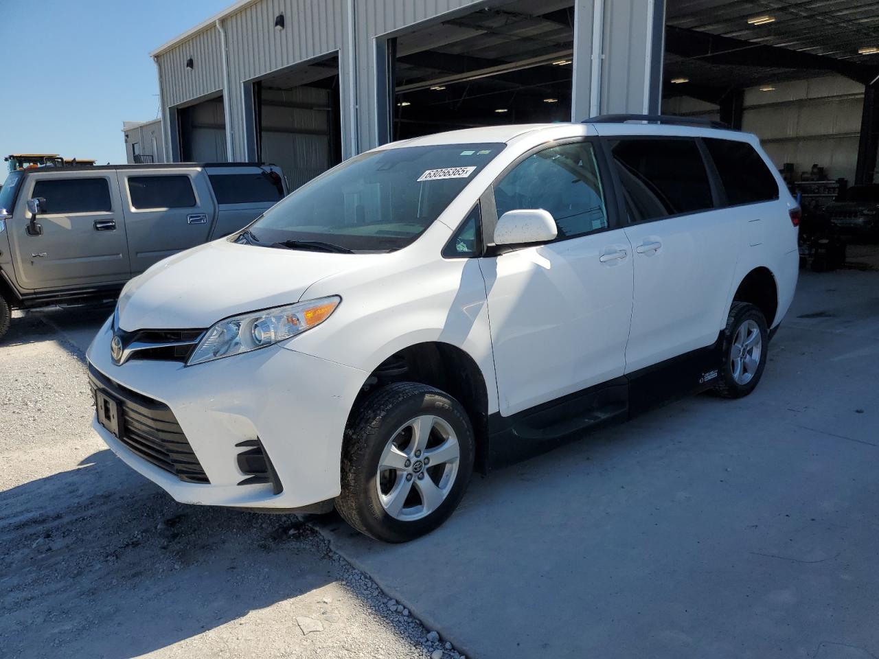 TOYOTA SIENNA LE 2020