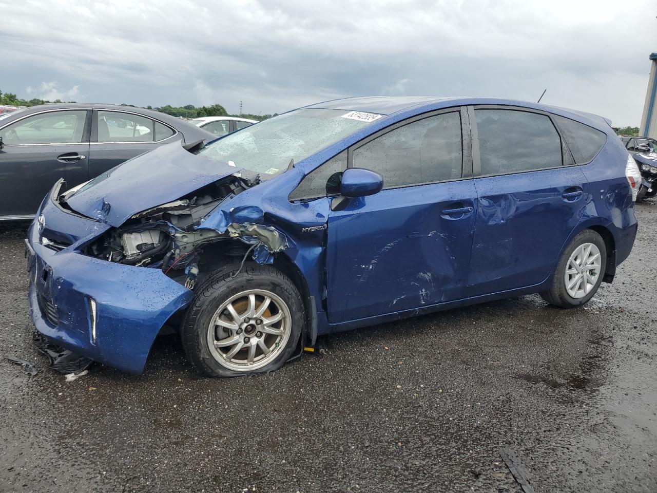 TOYOTA PRIUS V 2013