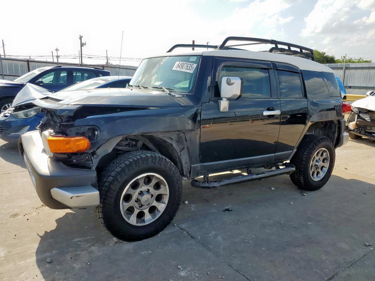 TOYOTA FJ CRUISER 2011