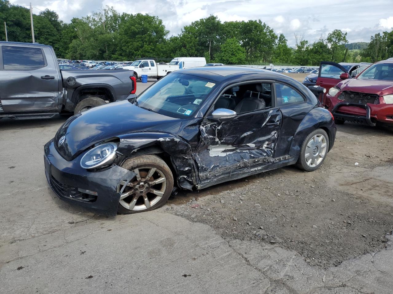 VOLKSWAGEN BEETLE 2013