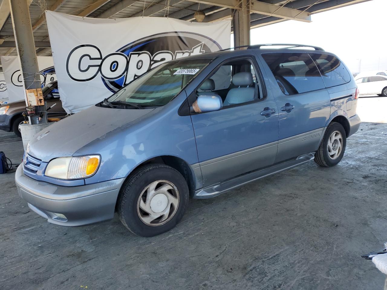 TOYOTA SIENNA LE 2003