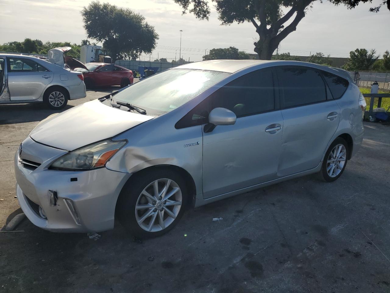 TOYOTA PRIUS V 2013