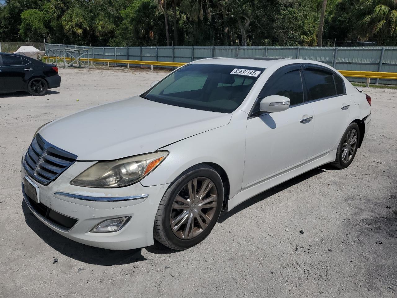 HYUNDAI GENESIS 3. 2013