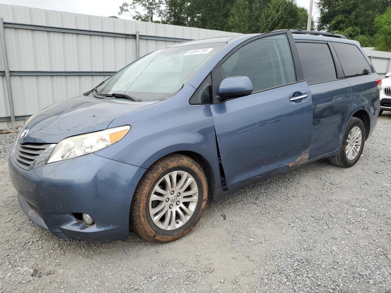 TOYOTA SIENNA XLE 2014