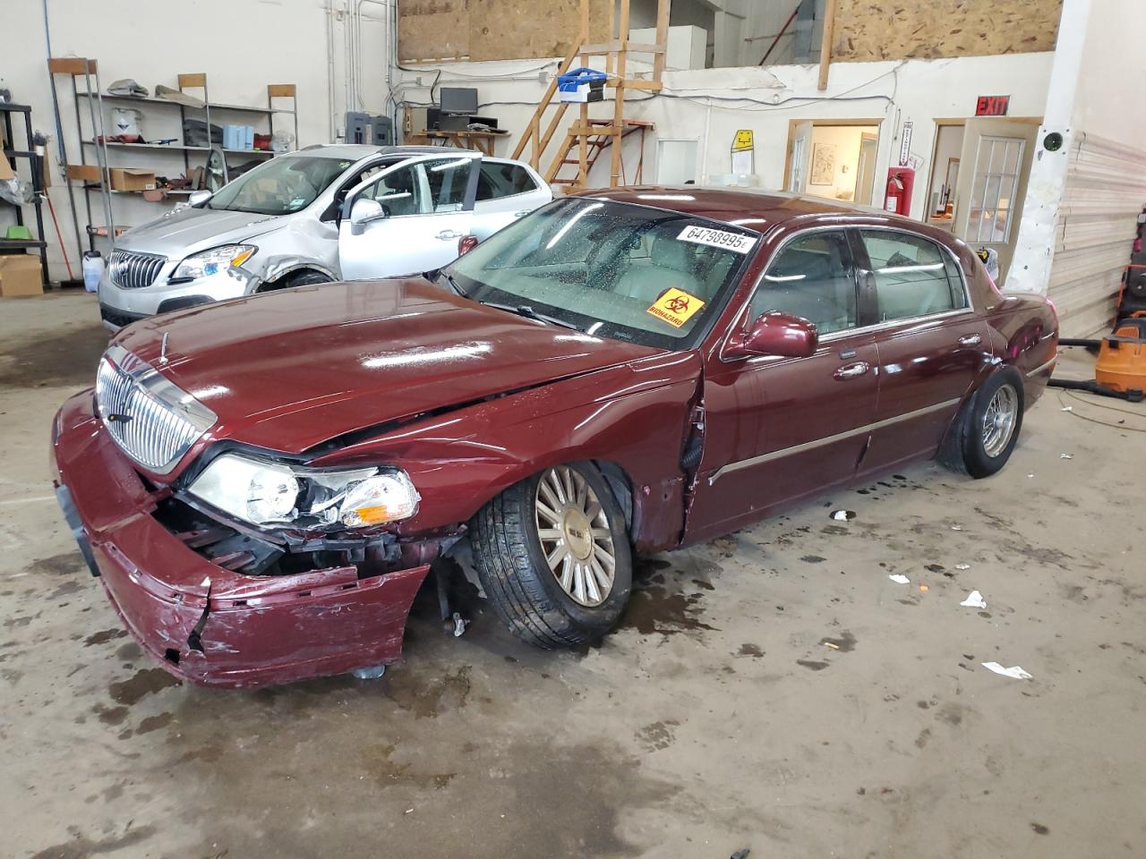 LINCOLN TOWN CAR S 2003