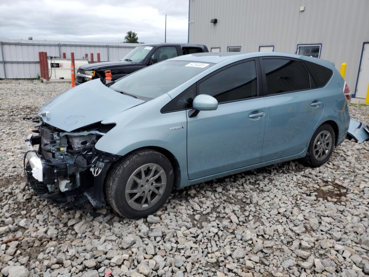 TOYOTA PRIUS V 2017