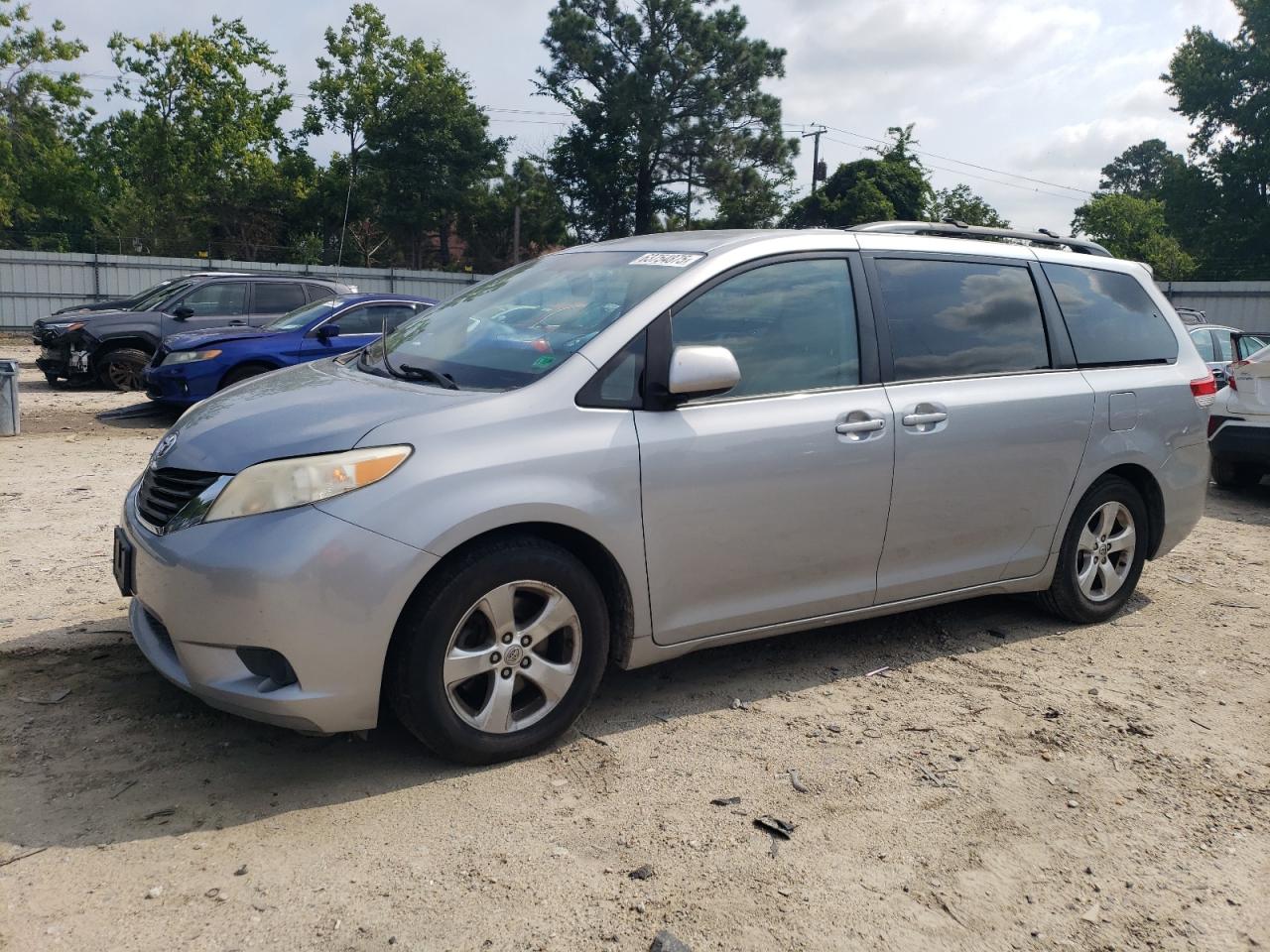 TOYOTA SIENNA LE 2013