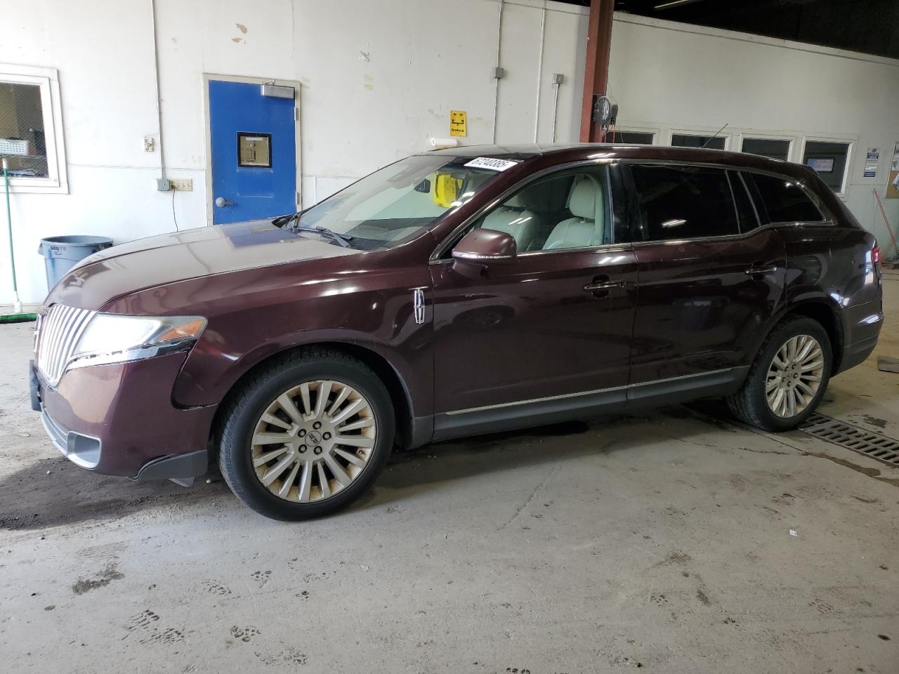 LINCOLN MKT 2011