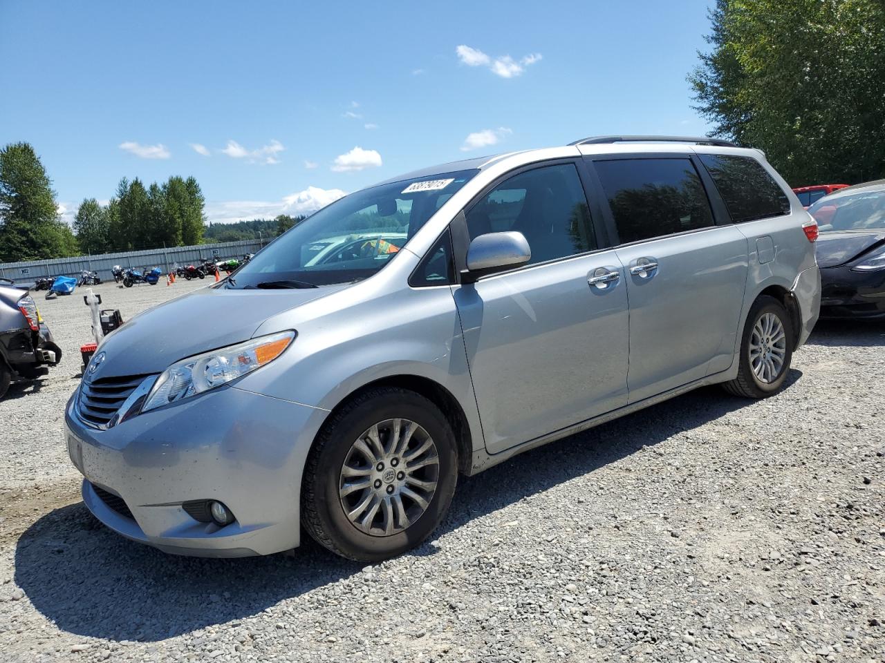 TOYOTA SIENNA XLE 2016