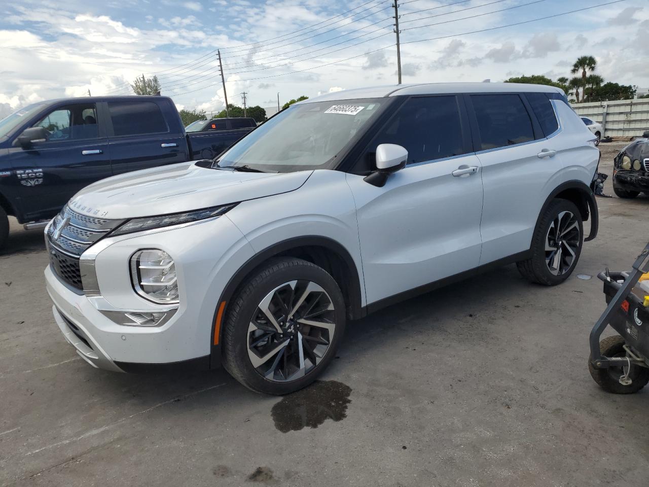 MITSUBISHI OUTLANDER 2024