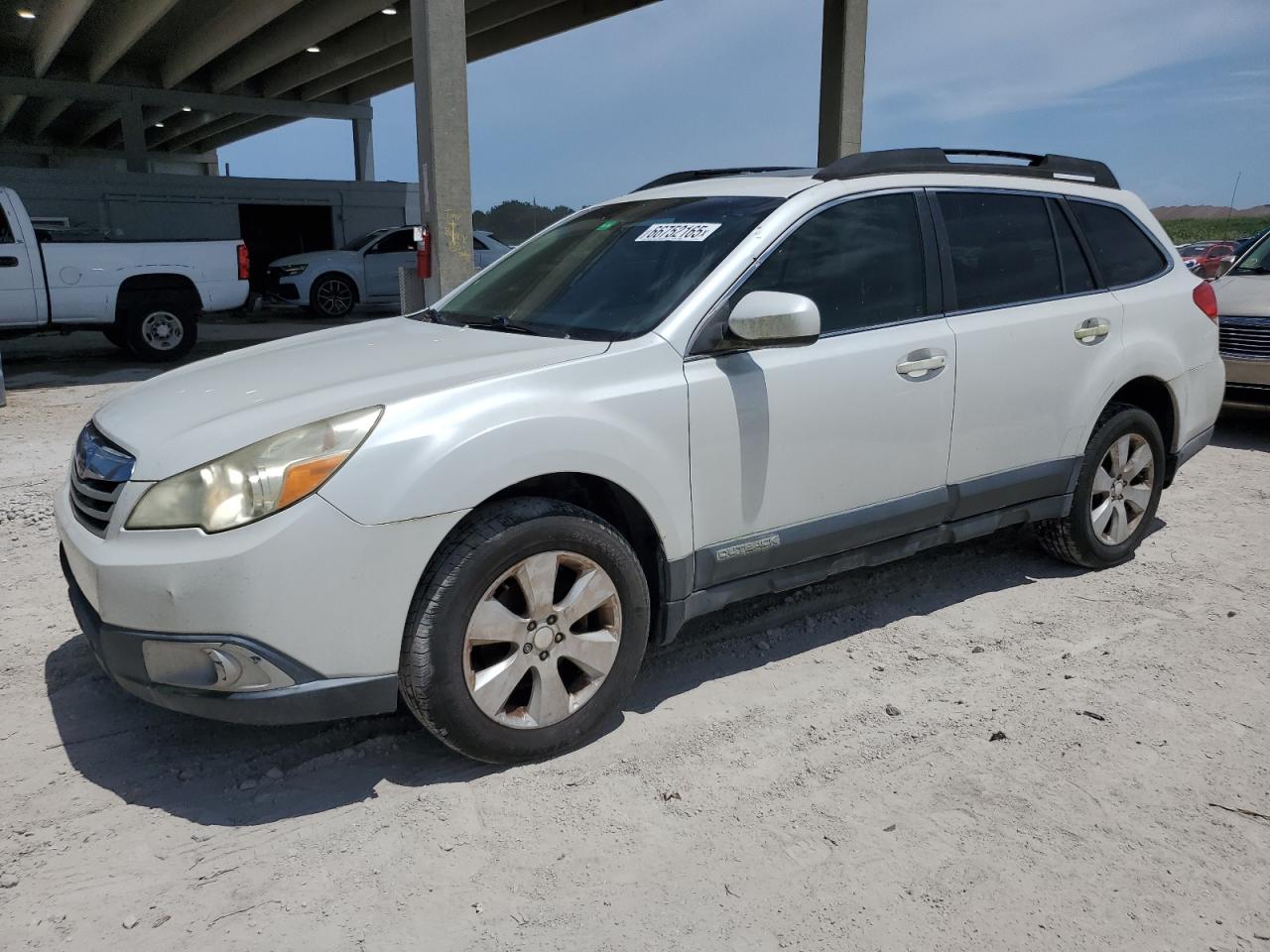 SUBARU OUTBACK 2. 2011