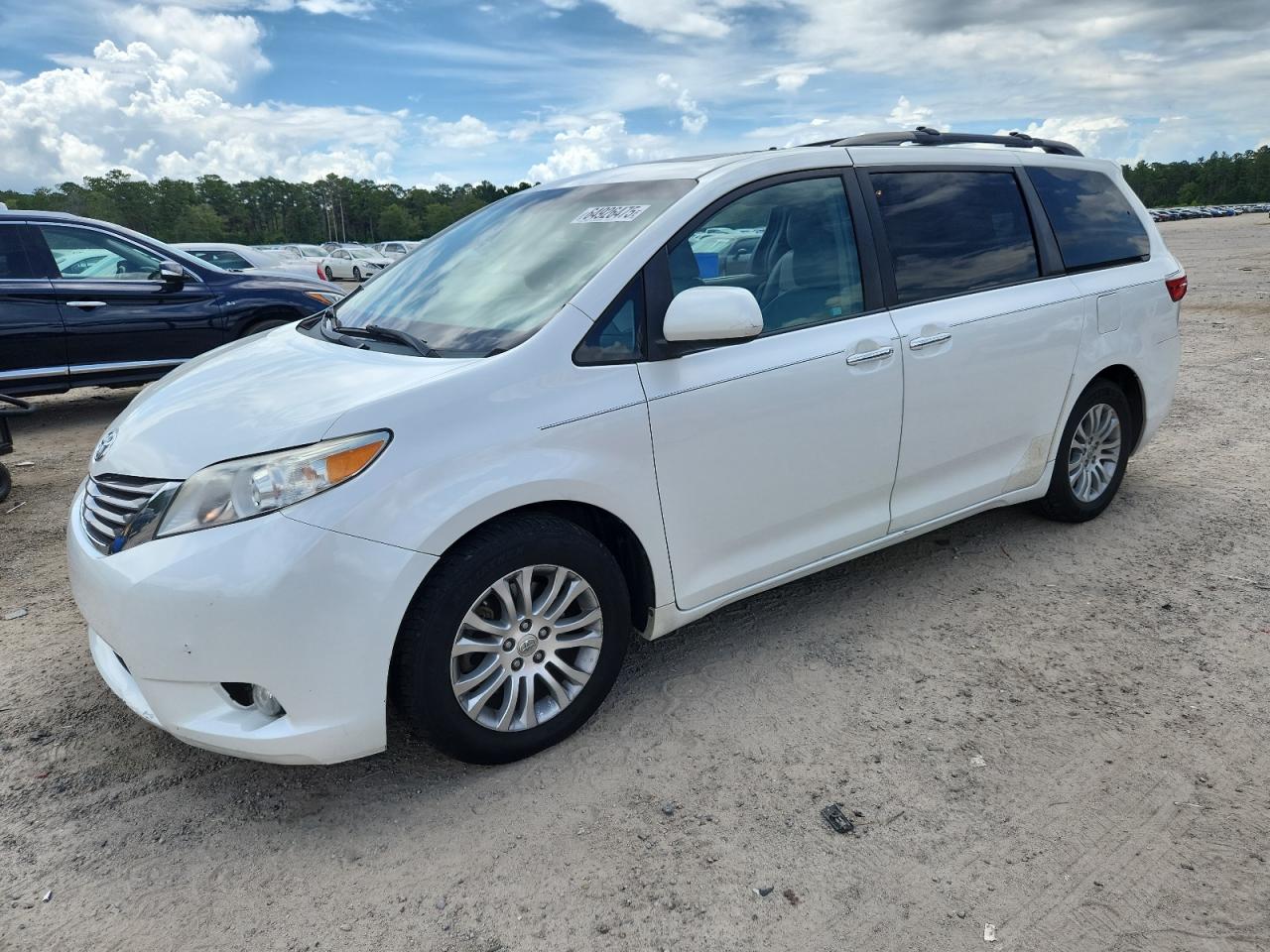 TOYOTA SIENNA XLE 2015