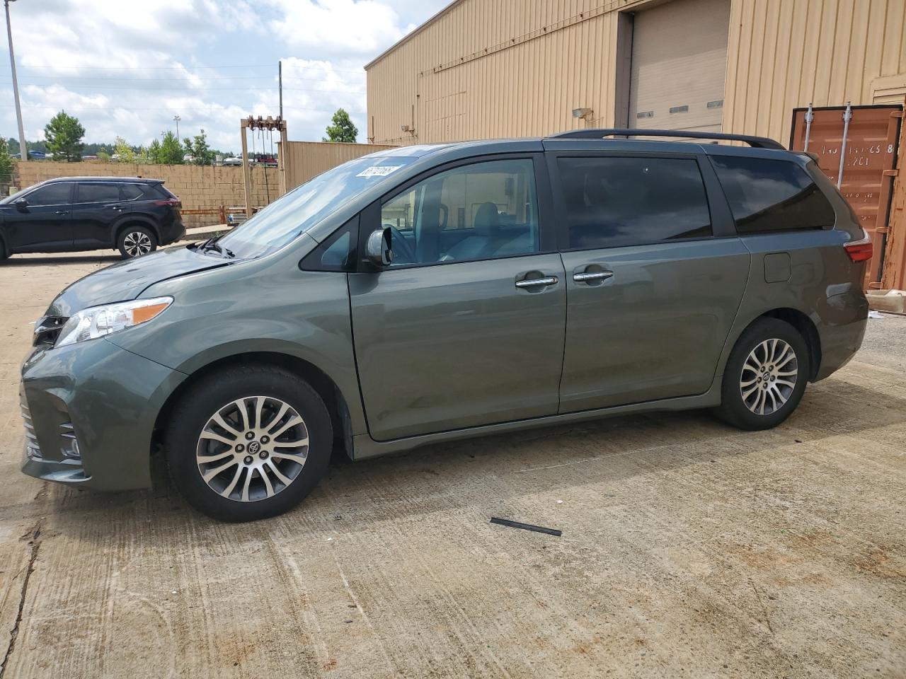 TOYOTA SIENNA XLE 2020